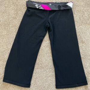 Lululemon Size 8 Black Reversible Wide Leg Folded Waist Capri Athletic Leggings